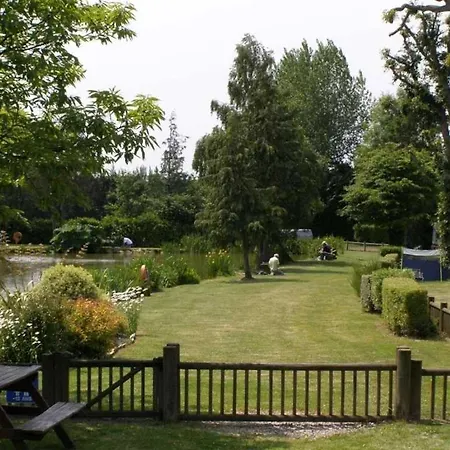 Zecamping 4 Etoiles Familial Avec Etang De Peche Et Piscine Chauffee La Haye