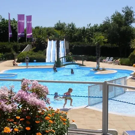 Kemp Zecamping 4 Etoiles Familial Avec Etang De Peche Et Piscine Chauffee 4*