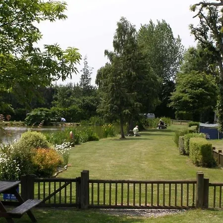Zecamping 4 Etoiles Familial Avec Etang De Peche Et Piscine Chauffee Campsite La Haye