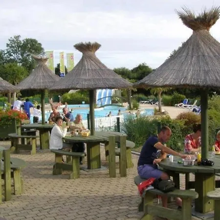 Zecamping 4 Familial Avec Etang De Peche Et Piscine Chauffee 4*