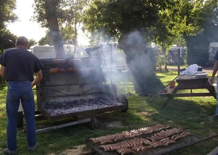 Zecamping 4 Familial Avec Etang De Peche Et Piscine Chauffee Campsite