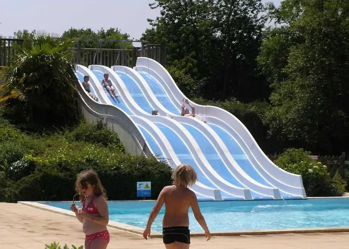 Zecamping 4 Familial Avec Etang De Peche Et Piscine Chauffee La Haye