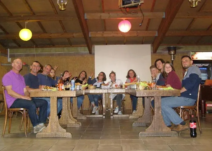 Zecamping 4 Familial Avec Etang De Peche Et Piscine Chauffee Кемпинг La Haye