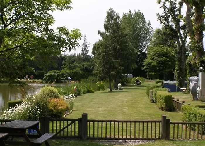 Zecamping 4 Familial Avec Etang De Peche Et Piscine Chauffee Кемпинг La Haye